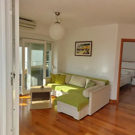 New! Coplex In Near The Sea Makarska